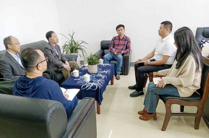 武汉大学帮扶贵州师范老员工物学团队负责人孙蒙祥与公司领导班子进行工作交流。.jpg